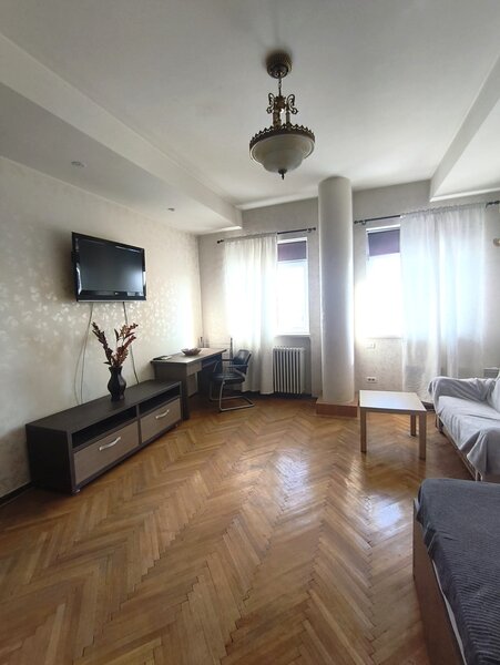 Dacia, Piata Romana, parc Ioanid, garsoniera,