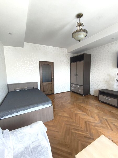 Dacia, Piata Romana, parc Ioanid, garsoniera,